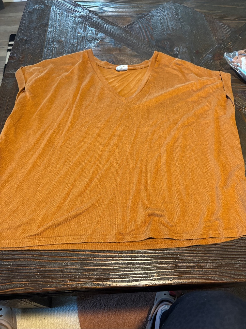 Mod Ref Women's V-Neck Short Sleeve Top in Burnt Orange